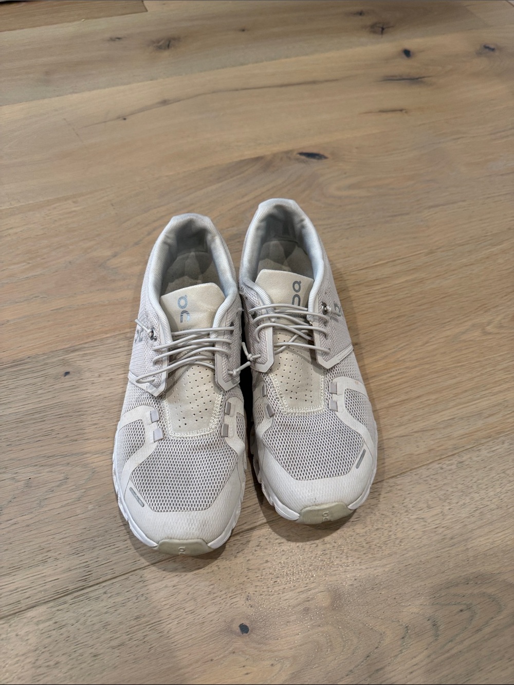 On clouds  women’s size 9  Beige/Taupe Lightweight Running Sneakers